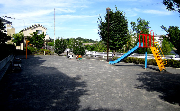 片平4丁目仲町台公園