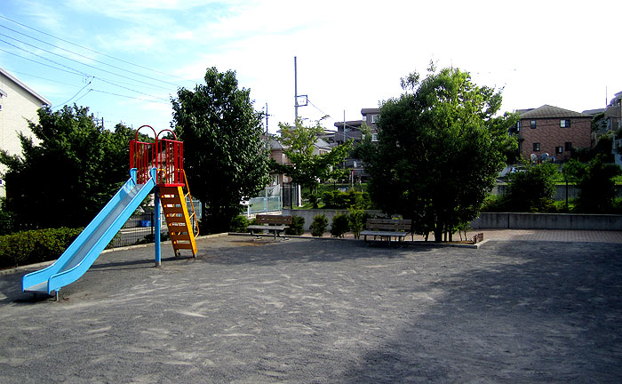 片平4丁目仲町台公園