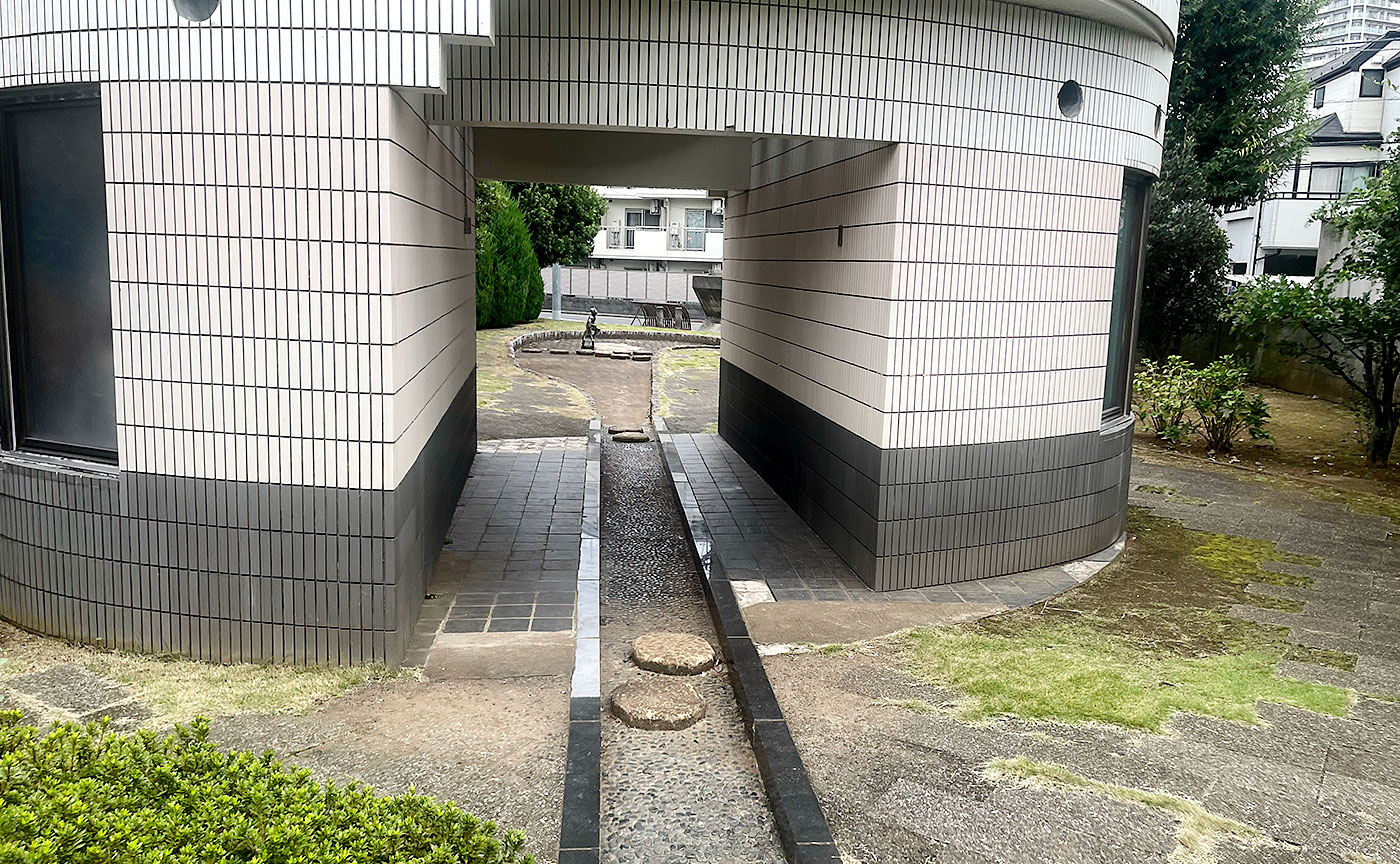 水と雲の公園